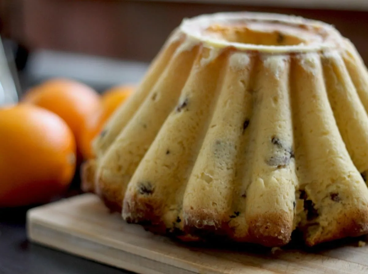 Bizcocho de naranja con gotas de chocolate