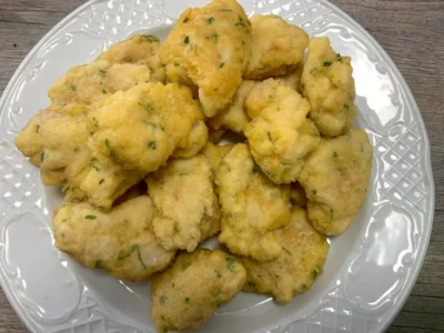 Tortillitas de pescado en salsa