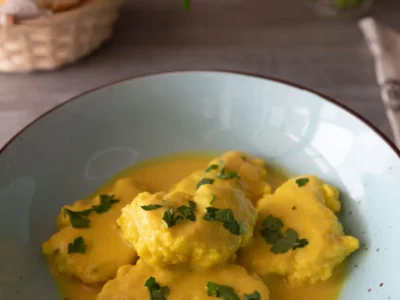 Tortillitas de pescado en salsa