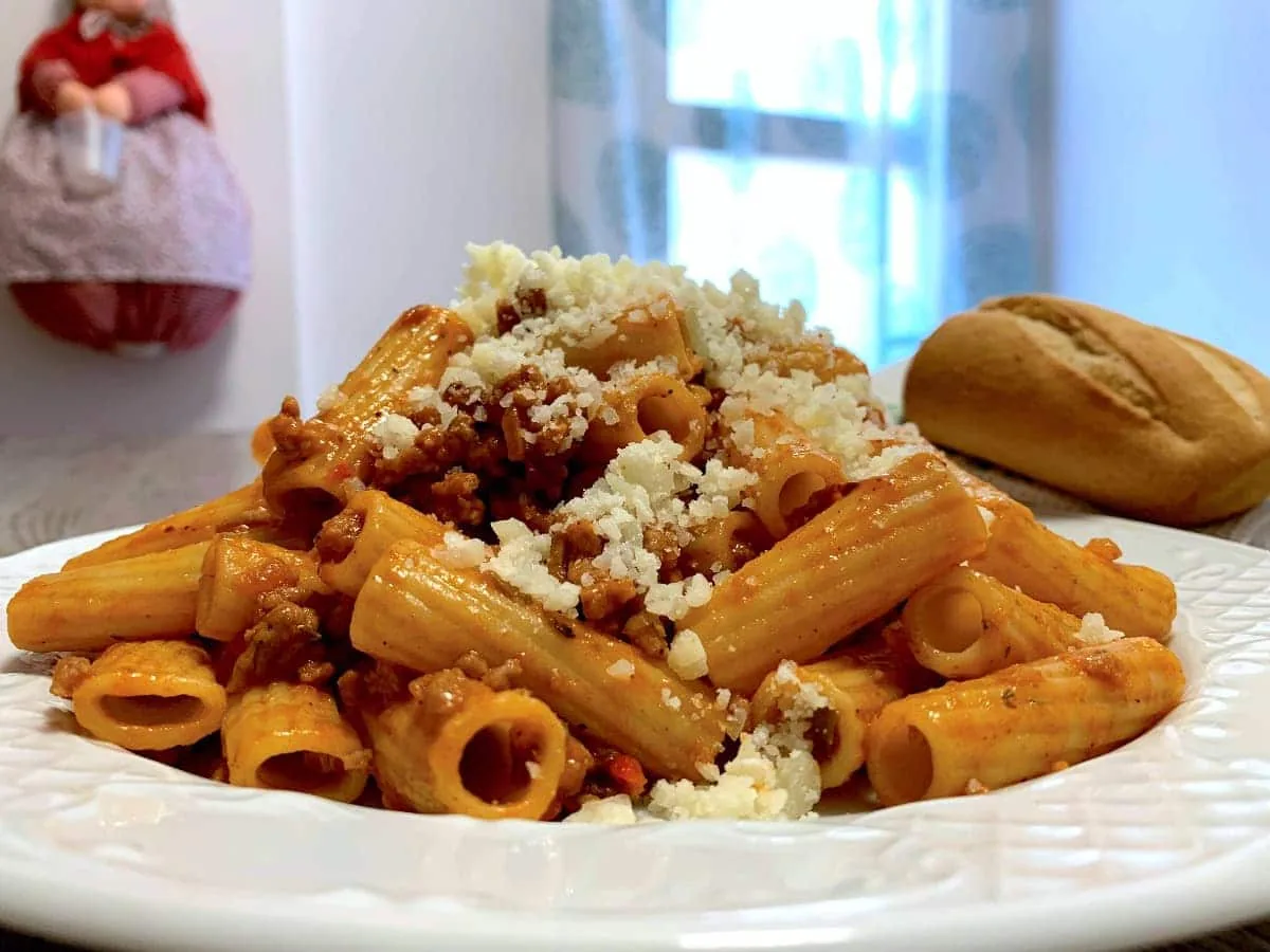 Penne a la boloñesa