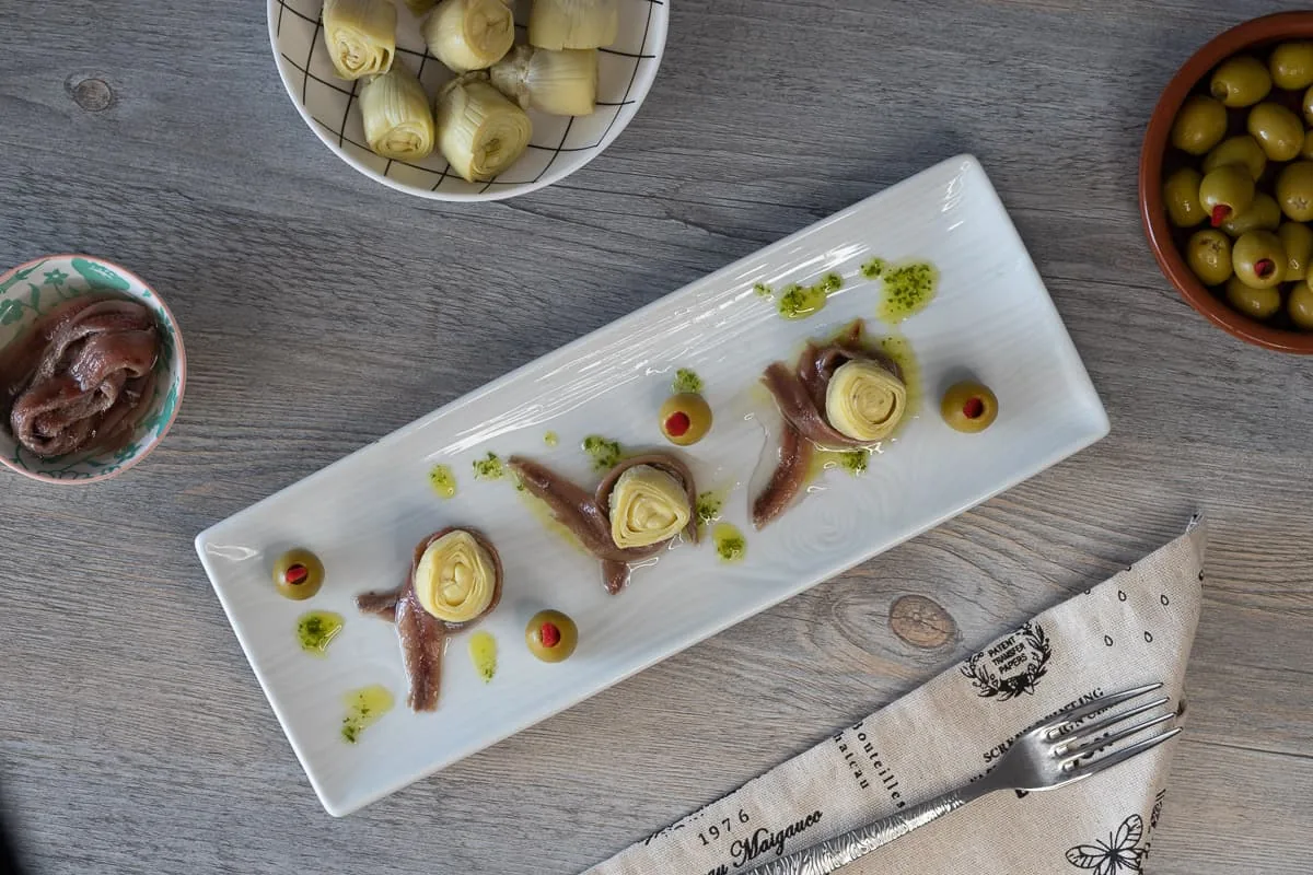 Pinchos de alcachofas y anchoas