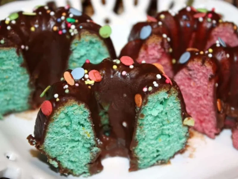 Roscos de colores con cobertura de chocolate