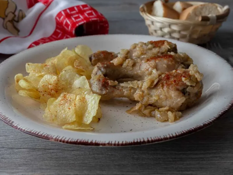 Muslos de pollo en salsa cebolla