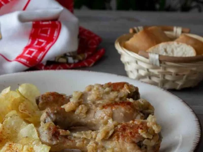 Muslos de pollo en salsa cebolla