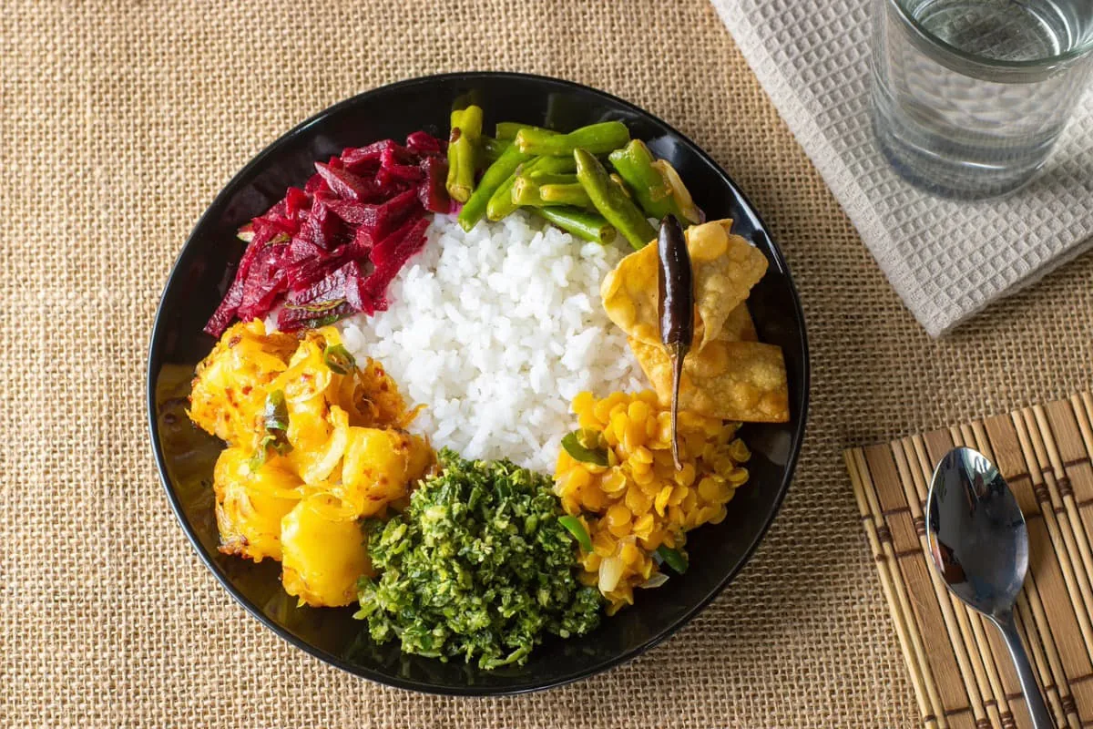 Arroz blanco con verduras