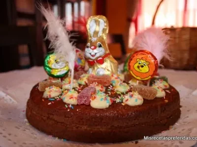 Mona de crema con cobertura de chocolate