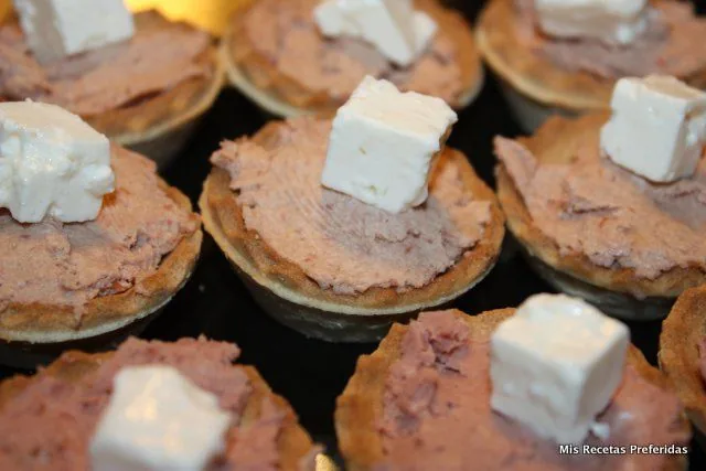 Tartaletas rellenas paté y queso