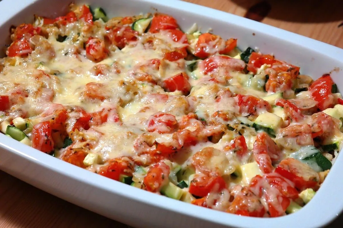 Verduras con coñac y queso con base de patatas