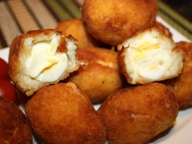 Croquetas de huevo de codorniz con bechamel