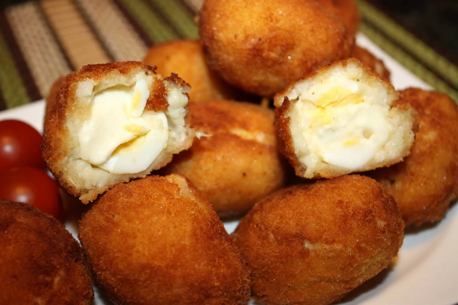 Croquetas de huevo de codorniz con bechamel
