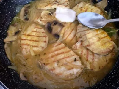 Lomo encebollado con champiñones