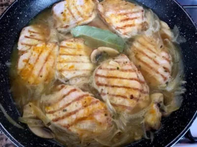 Lomo encebollado con champiñones