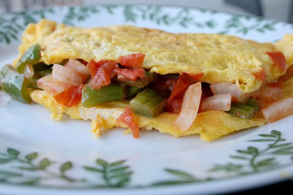 Tortilla con queso rellena de verduras