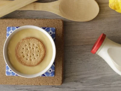 Natillas de huevo con galletas