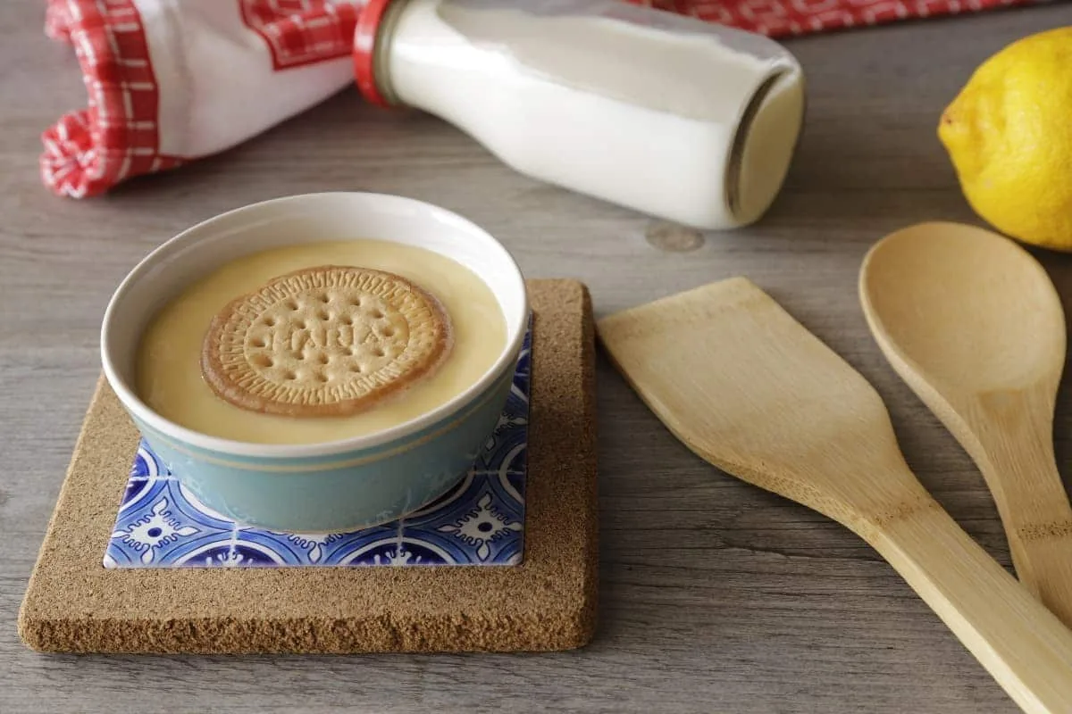Natillas de huevo con galletas