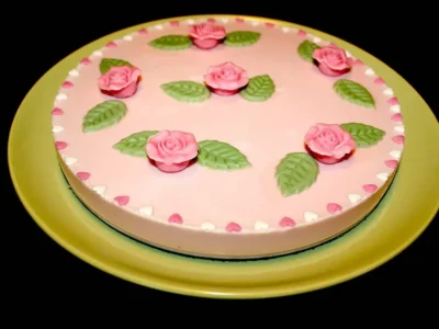 Tarta de gelatina de fresas con queso mascarpone
