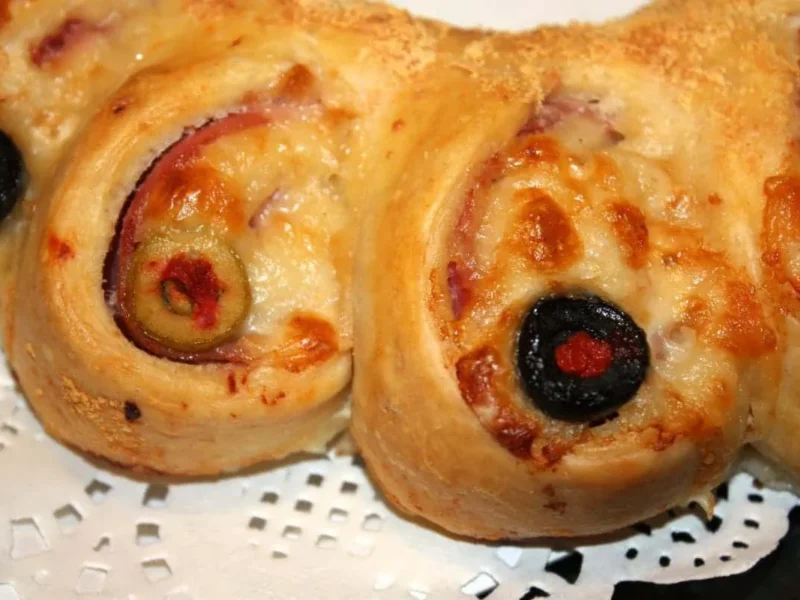 Corona de pan rellena