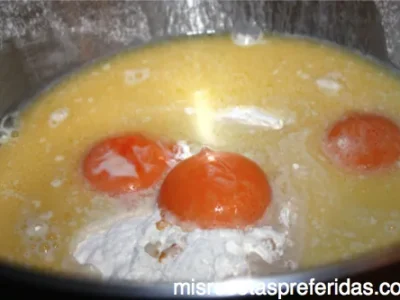 Corona de pan rellena