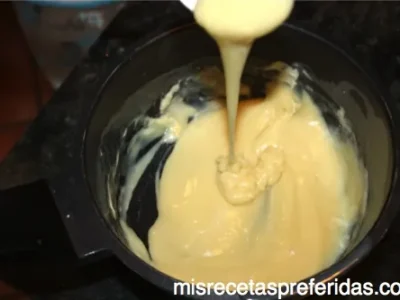 MUFFINS DE CHOCOLATE CON COBERTURA DE CHOCOLATE BLANCO
