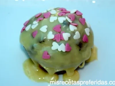 MUFFINS DE CHOCOLATE CON COBERTURA DE CHOCOLATE BLANCO
