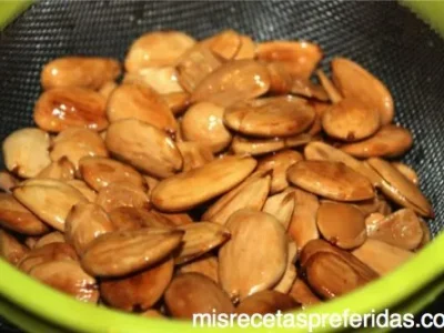 Turrón de almendra y miel
