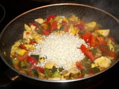 Arroz cremoso con verduras y pollo