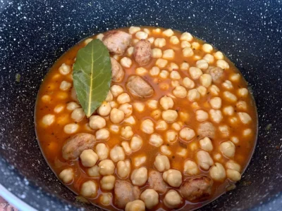 Garbanzos con butifarra