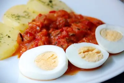 Pisto manchego con patatas y huevo