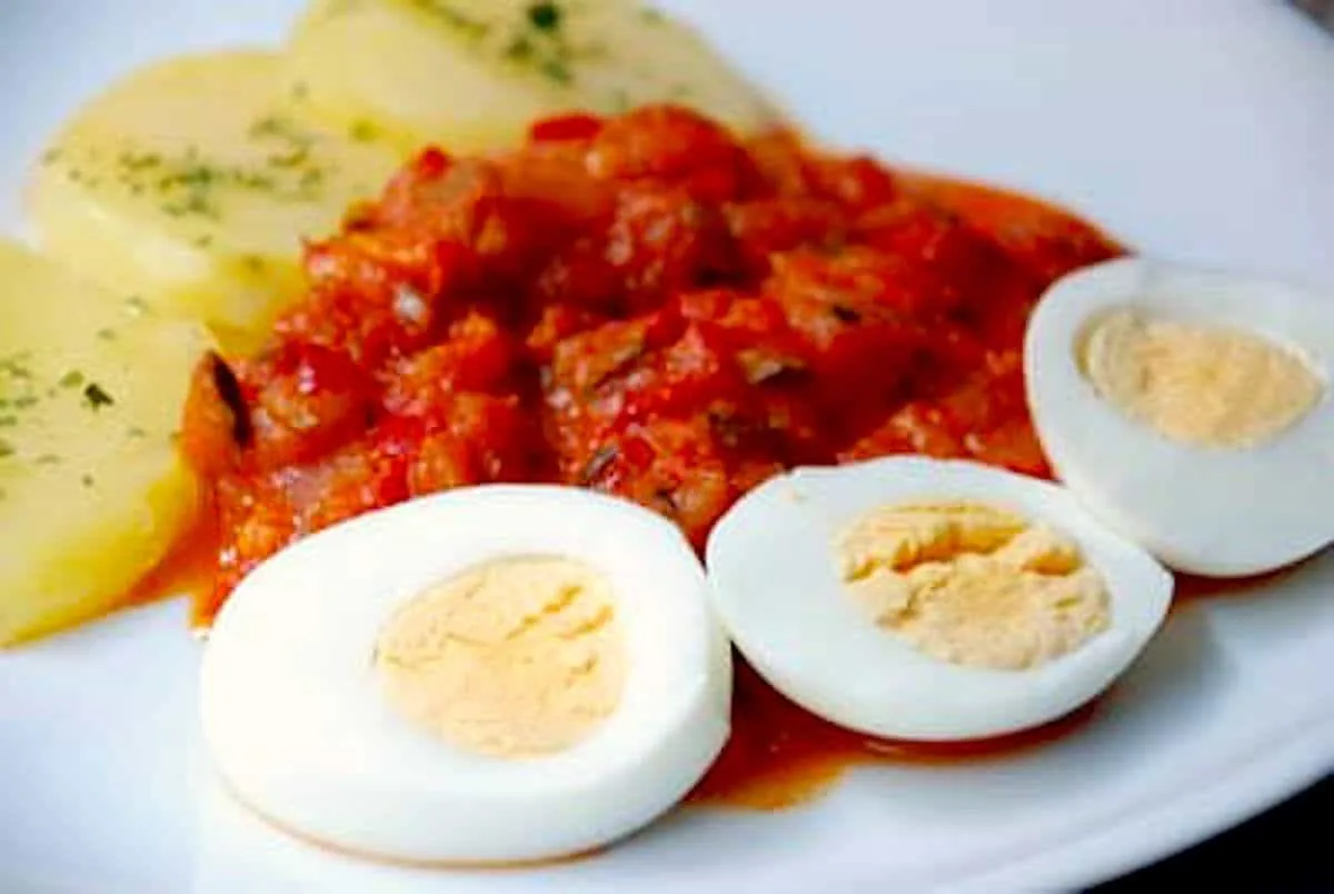 Pisto manchego con patatas y huevo
