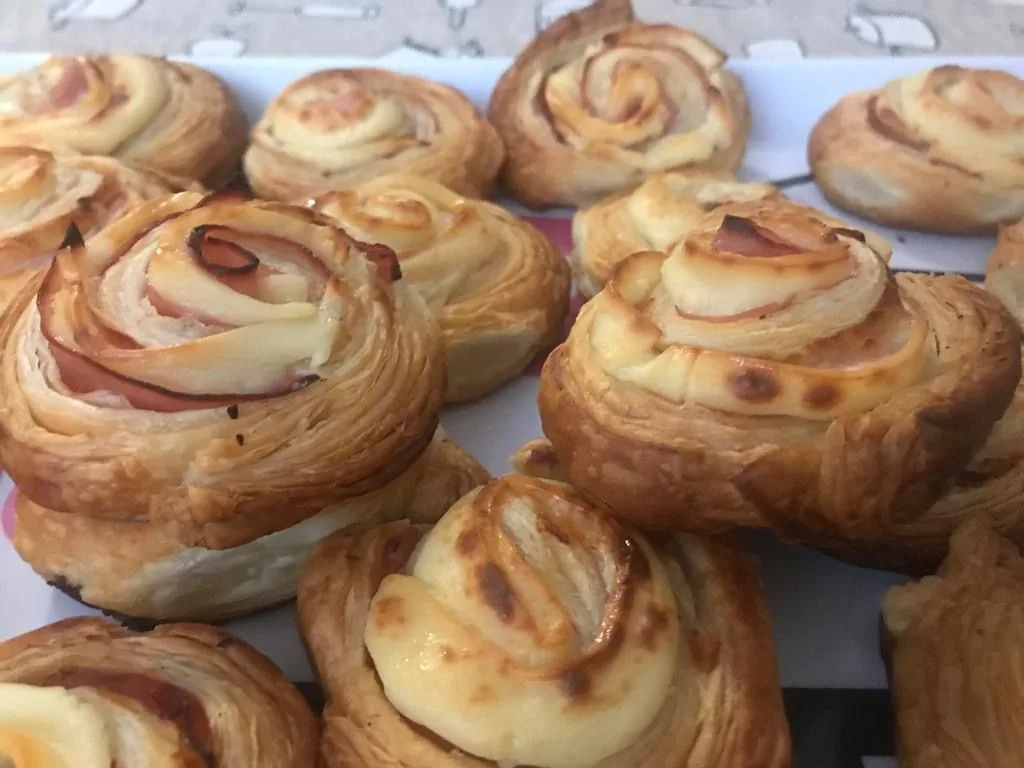 ROLLITOS DE HOJALDRE SALADOS