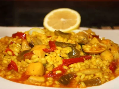 Arroz con pollo y almejas
