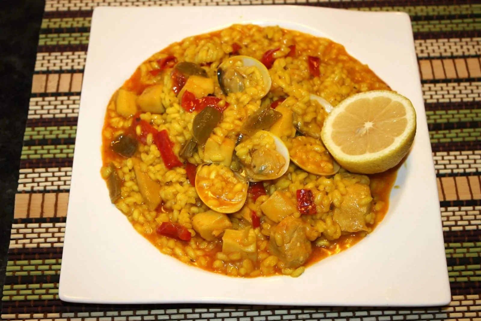 Arroz con pollo y almejas