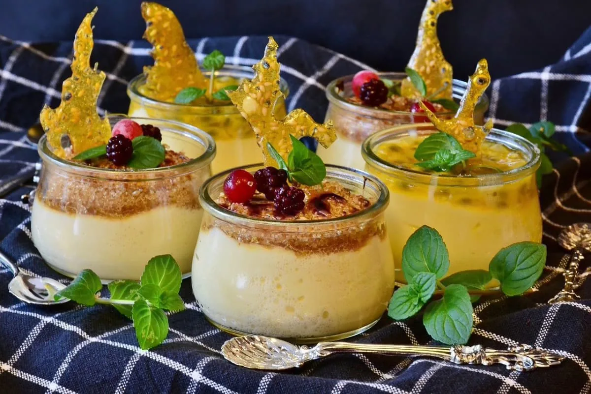 Gelatina de limón con leche y queso