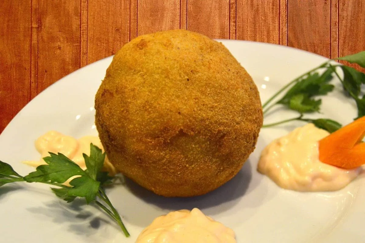 Patatas bomba rellenas de carne