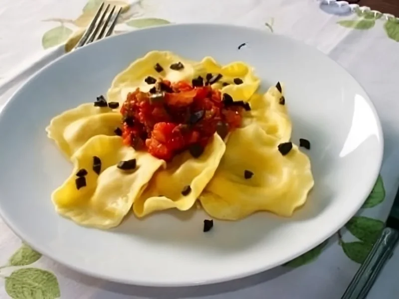 Raviolis de pollo al curry con almendras