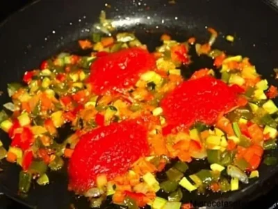 Raviolis de pollo al curry con almendras