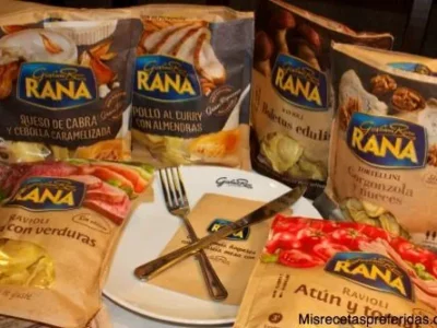 Raviolis de pollo al curry con almendras
