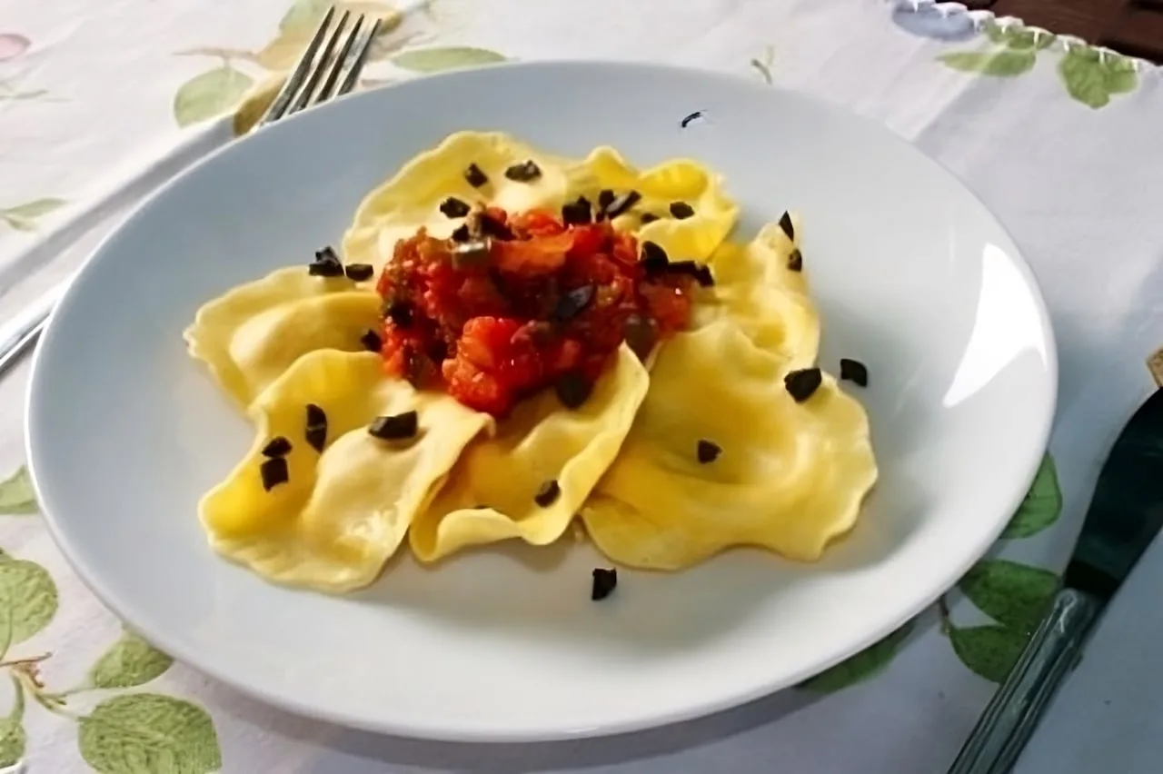 Raviolis de pollo al curry con almendras