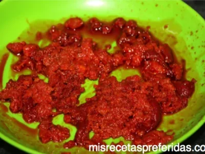Pan bicolor de sobrasada y nueces con queso