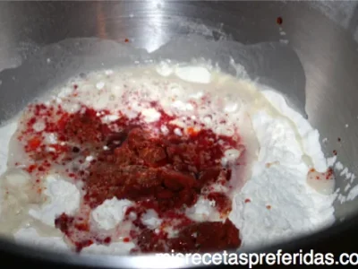 Pan bicolor de sobrasada y nueces con queso