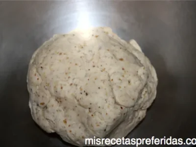 Pan bicolor de sobrasada y nueces con queso