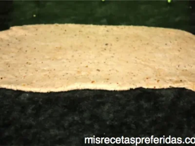 Pan bicolor de sobrasada y nueces con queso