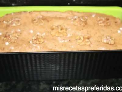 Pan bicolor de sobrasada y nueces con queso