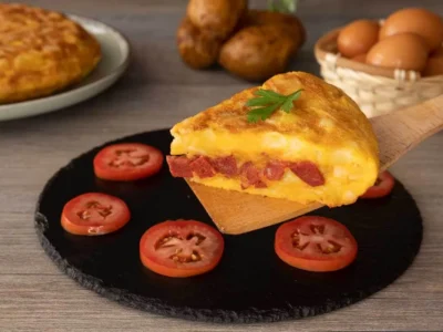 Tortilla de patatas con chorizo
