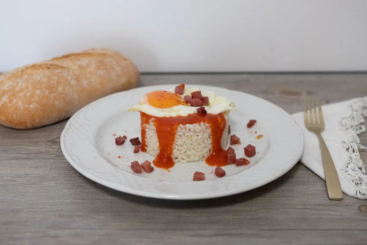 Arroz tres ingredientes y huevo