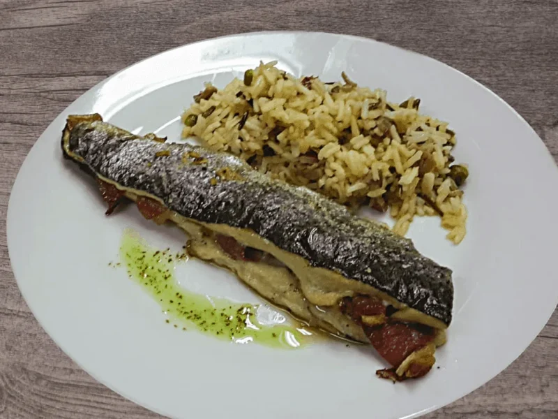 Trucha al horno rellena de jamón ibérico