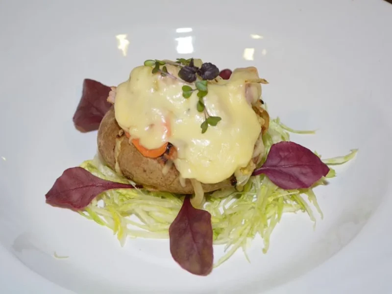 Patatas rellenas con chorizo y pollo
