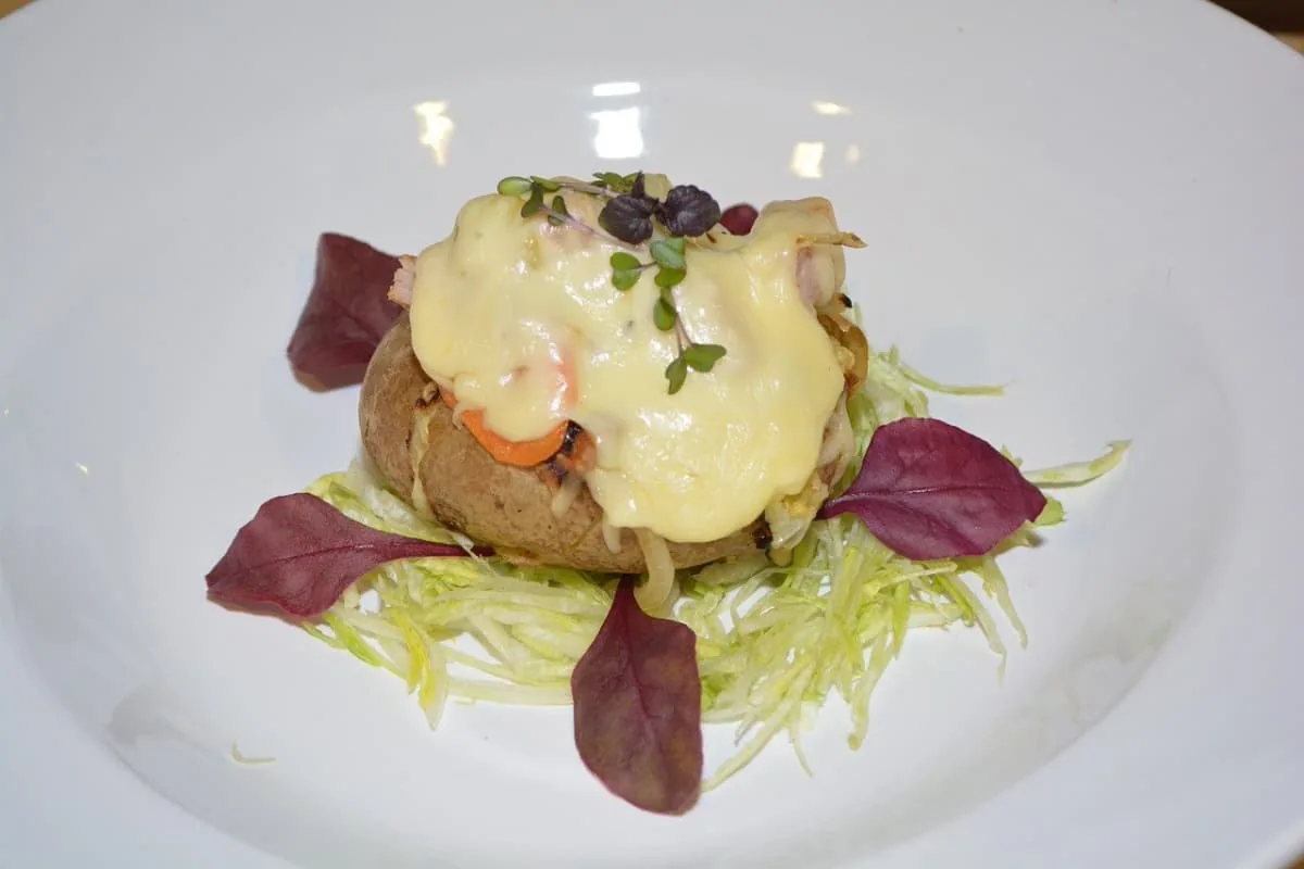 Patatas rellenas con chorizo y pollo